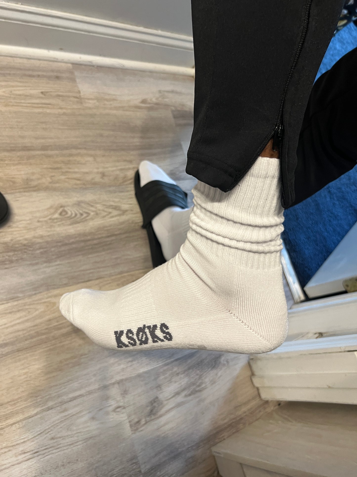 Silent Logo Cushioned Crew Socks
